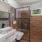 度假居 Luxurious In *
