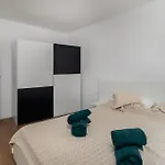 度假居 Luxurious In *