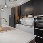 度假居 Luxurious In *