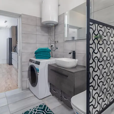Awesome In With Jacuzzi Holiday home