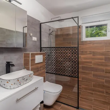 Semesterbostad Awesome In With Jacuzzi *