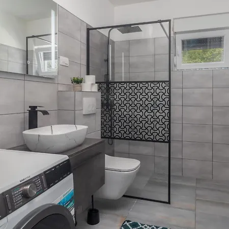 Awesome In With Jacuzzi