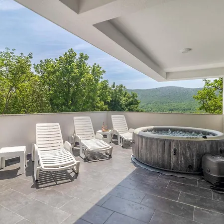 Awesome In With Jacuzzi * Drivenik