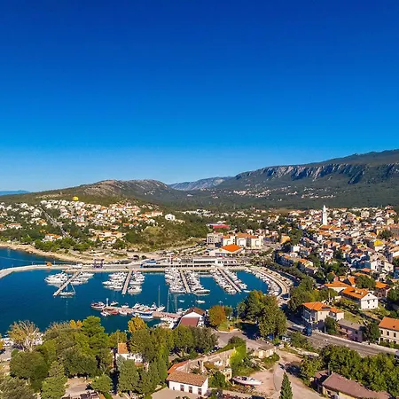 Semesterbostad Awesome In With Jacuzzi Drivenik