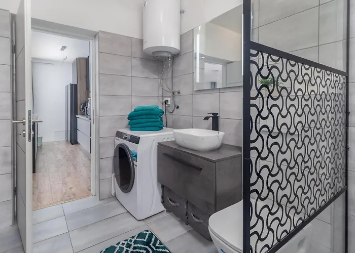 Awesome In With Jacuzzi Holiday home