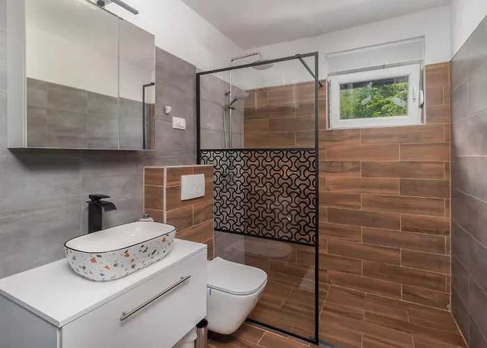 Holiday home Awesome In With Jacuzzi *
