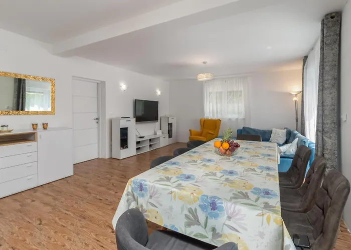 Awesome In With Jacuzzi Holiday home Drivenik