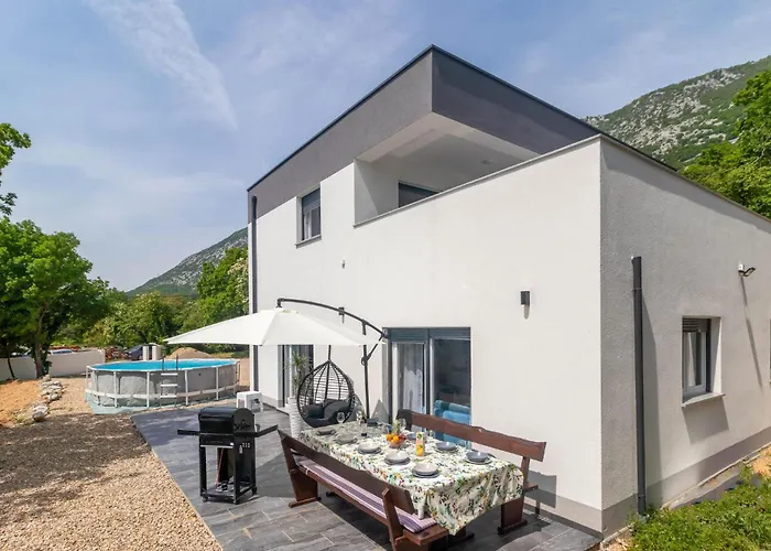 Awesome In With Jacuzzi Holiday home *