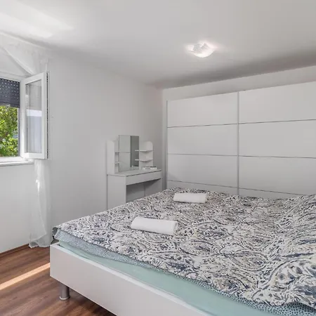 Awesome In With Jacuzzi Drivenik