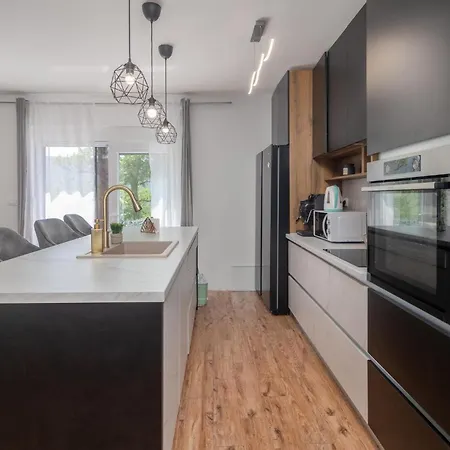 Awesome In With Jacuzzi