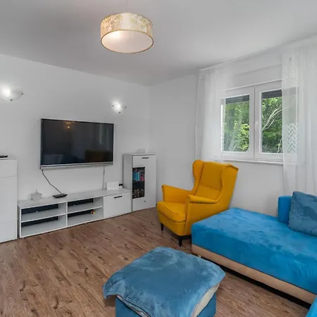 Awesome In With Jacuzzi *