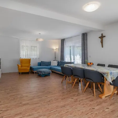 Awesome In With Jacuzzi